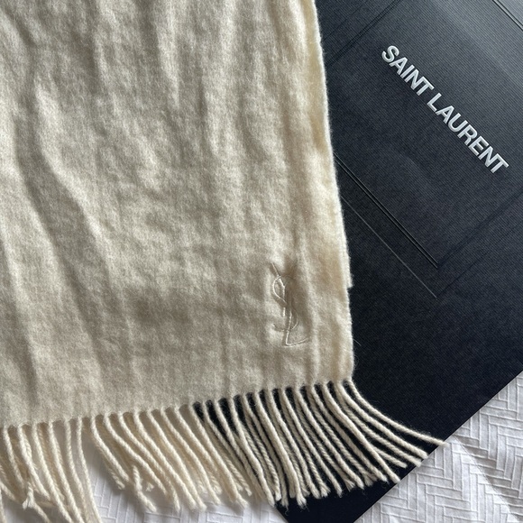 Yves Saint Laurent ivory scarf - Picture 4 of 5